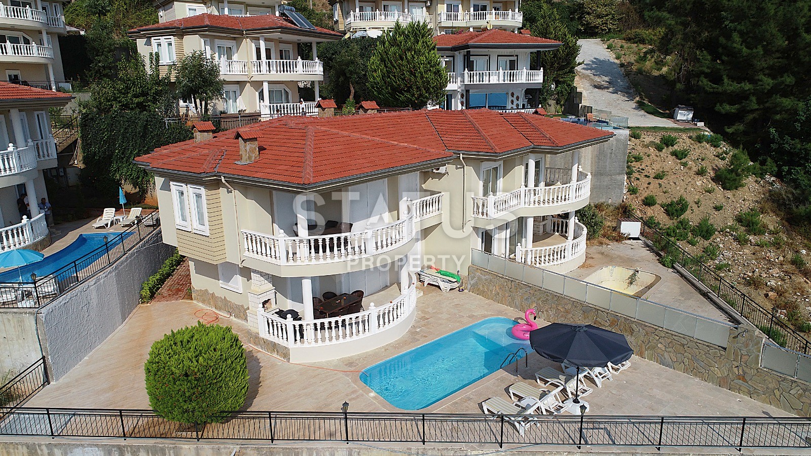 Вилла 3+1 с отдельной территорией и бассейном по хорошей цене. Центр, Алания. фото 17