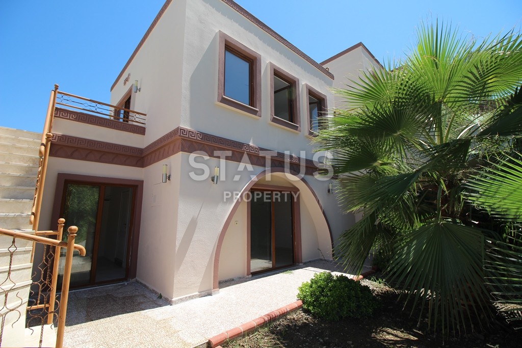 Двухэтажная вилла с собственным бассейном и двориком по супер цене,135 м2 фото 4