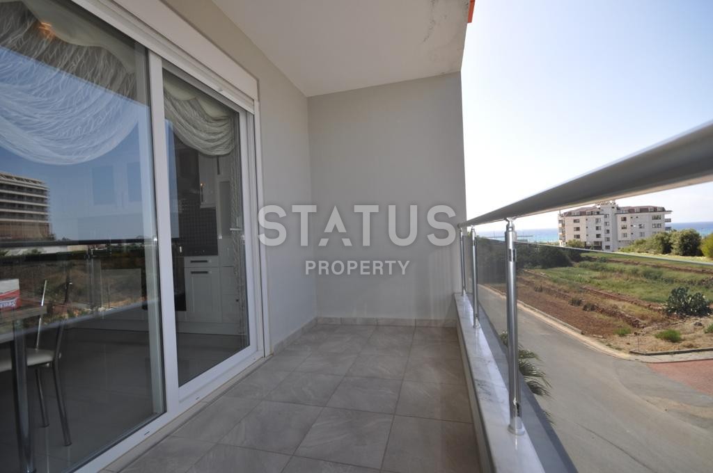 Просторная квартира 1+1 с мебелью и техникой у моря в районе Кестель, 70 м2. фото 10