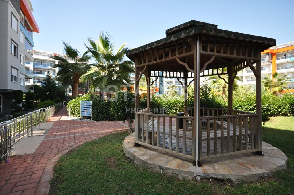 Просторная квартира 1+1 с мебелью и техникой у моря в районе Кестель, 70 м2. фото 23