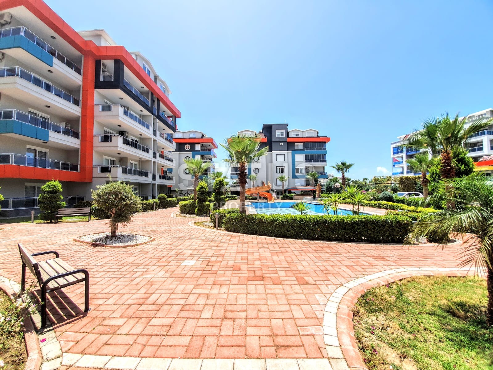 Просторная квартира 1+1 с мебелью и техникой у моря в районе Кестель, 70 м2. фото 31