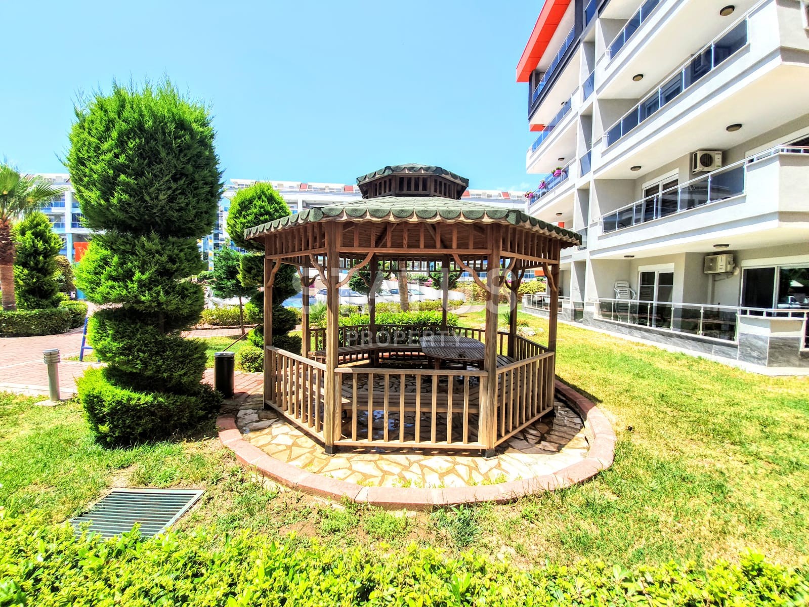 Просторная квартира 1+1 с мебелью и техникой у моря в районе Кестель, 70 м2. фото 34