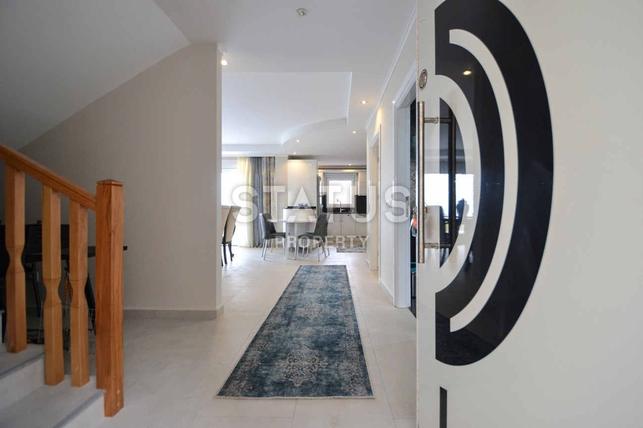 Luxurious villa layout 4+1, 220m2 with sea and mountain views in the Kargicak area фото 3