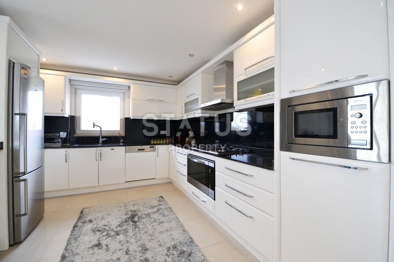 Luxurious villa layout 4+1, 220m2 with sea and mountain views in the Kargicak area фото 5