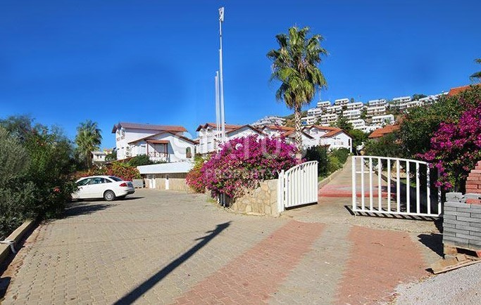 Таунхаус планировки 3+1, 145м2 с собственной территорией в районе Демирташ, Аланья фото 8