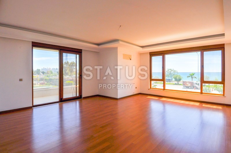 Море! Море! Море, которым вы будете наслаждаться из окон своей квартиры! Большая квартира на первой линии! фото 3