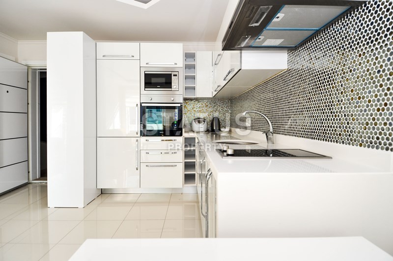 Апартаменты с мебелью на первой береговой линии с видом на море в Кестеле. 70 кв.м. фото 8