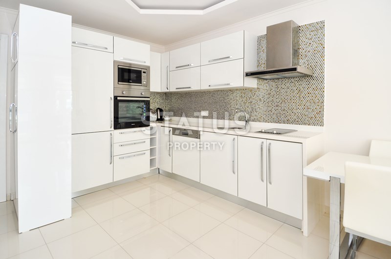 Апартаменты с мебелью на первой береговой линии с видом на море в Кестеле. 70 кв.м. фото 9