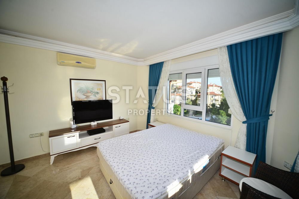 Triplex villa 5+1, 240 m2 with stunning views and excellent location in Kestel. фото 5