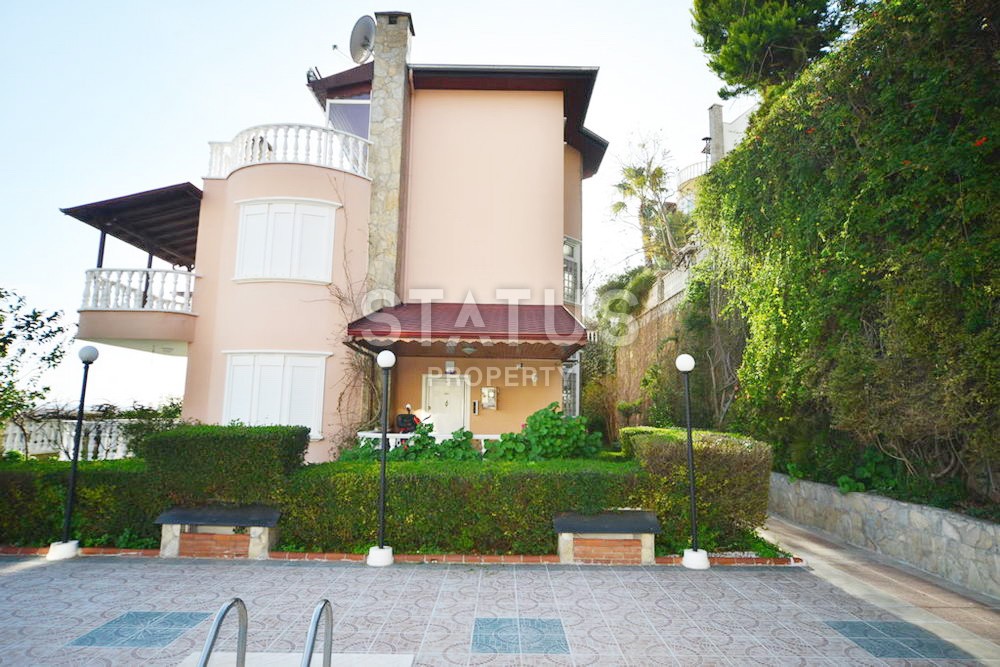 Triplex villa 5+1, 240 m2 with stunning views and excellent location in Kestel. фото 9