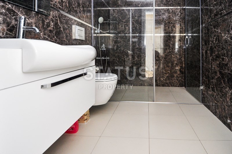 Апартаменты с мебелью на первой береговой линии с видом на море в Кестеле. 70 кв.м. фото 16