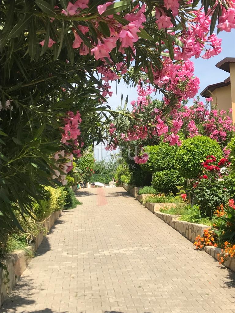 Triplex villa 5+1, 240 m2 with stunning views and excellent location in Kestel. фото 26