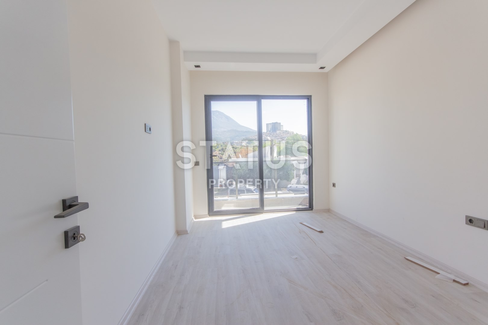 One-bedroom apartment in a new house at a great price, 65 m2 фото 18