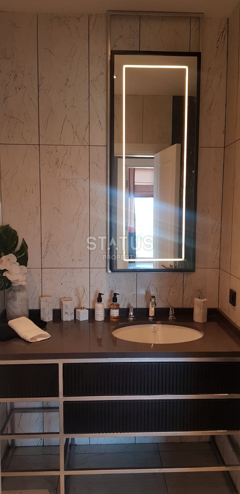 Новый жилой проект с крупнометражными апартаментами и видом на море в Бейликдюзю недалеко от Западной Марины. фото 23