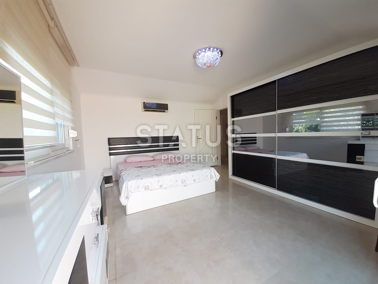 Двухуровневая четырехкомнатная квартира с мебелью в 150 метрах от моря. фото 5