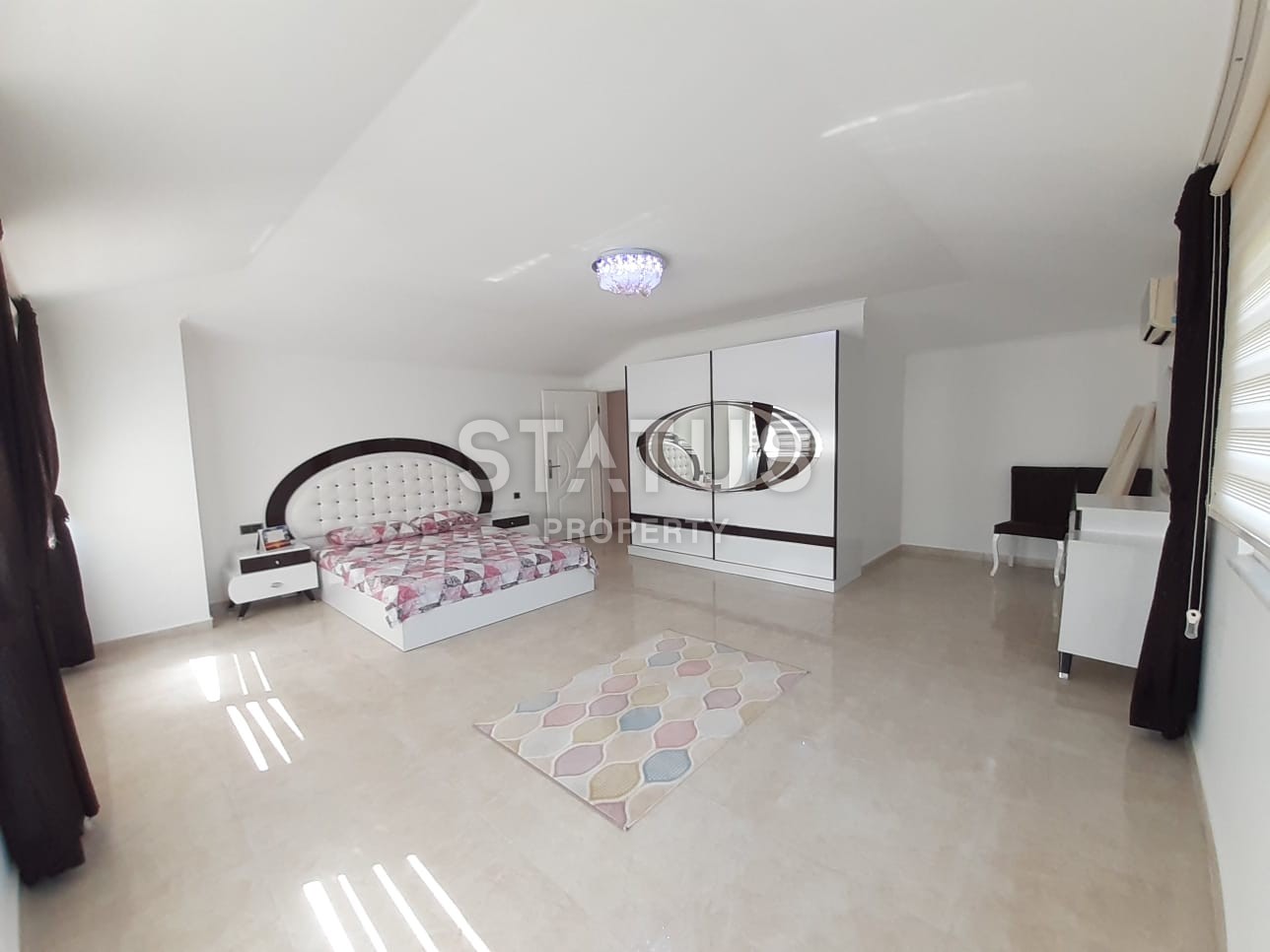 Двухуровневая четырехкомнатная квартира с мебелью в 150 метрах от моря. фото 13