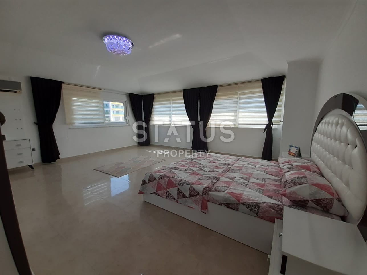 Двухуровневая четырехкомнатная квартира с мебелью в 150 метрах от моря. фото 14