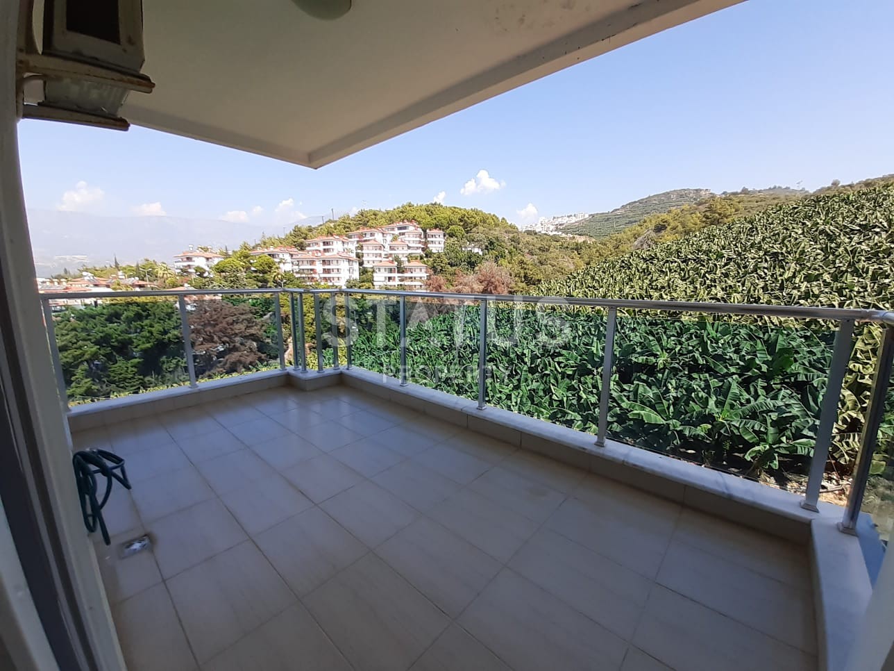 Двухуровневая четырехкомнатная квартира с мебелью в 150 метрах от моря. фото 17