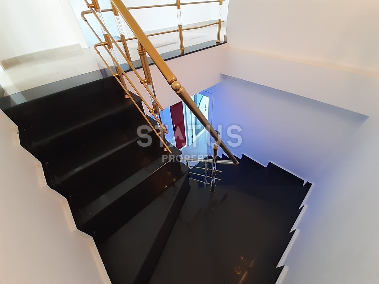 Двухуровневая четырехкомнатная квартира с мебелью в 150 метрах от моря. фото 19