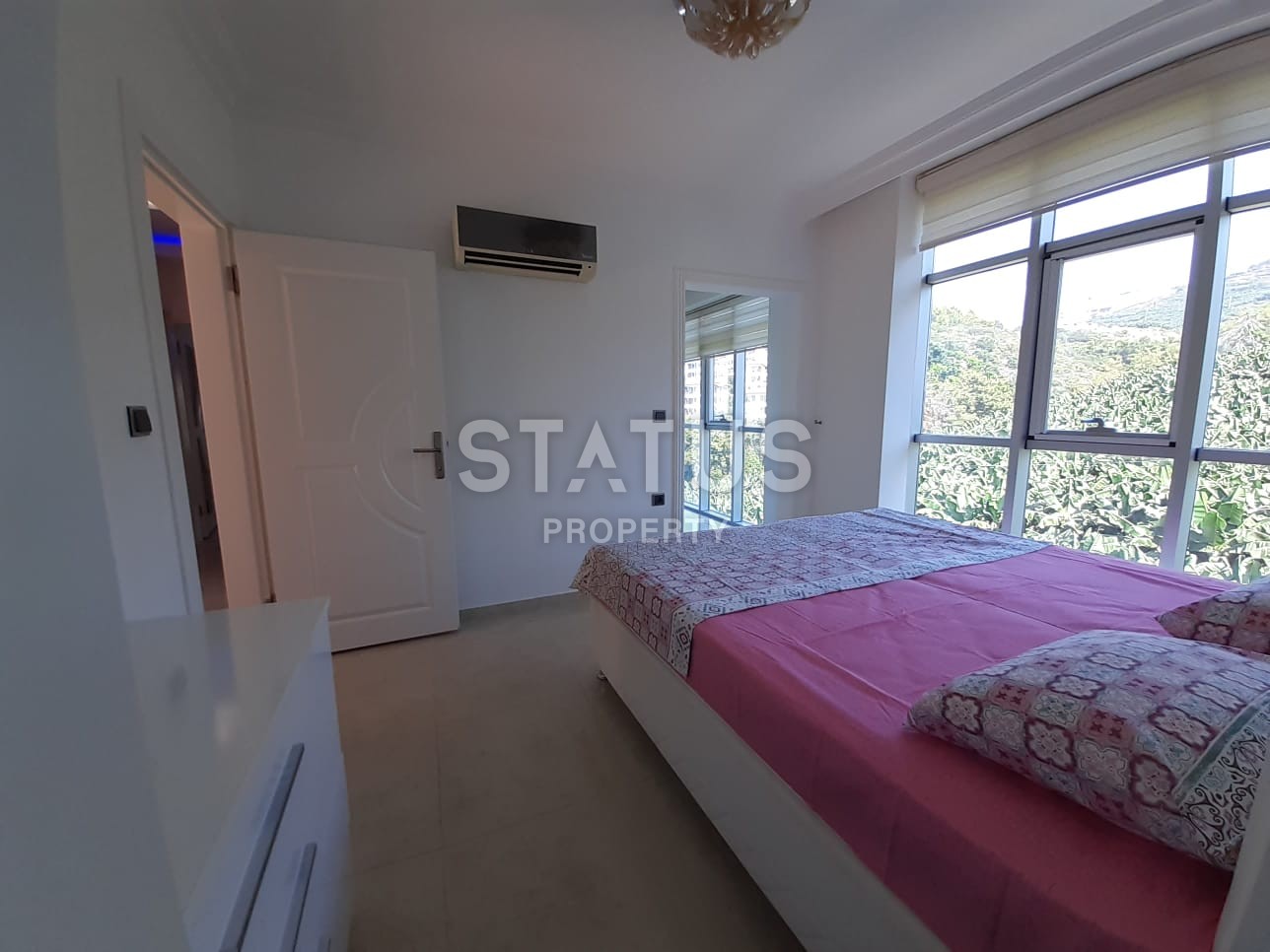 Двухуровневая четырехкомнатная квартира с мебелью в 150 метрах от моря. фото 27