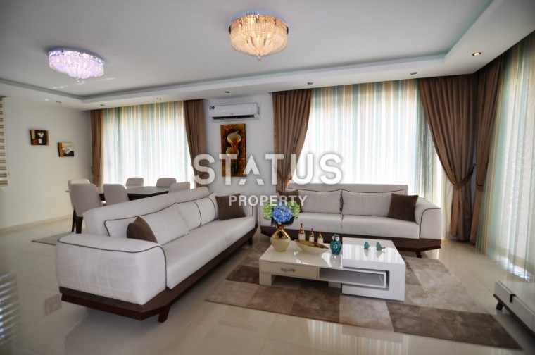 Просторный дуплекс 3+1, 185 м2 с панорамным видом в Махмутларе. фото 1