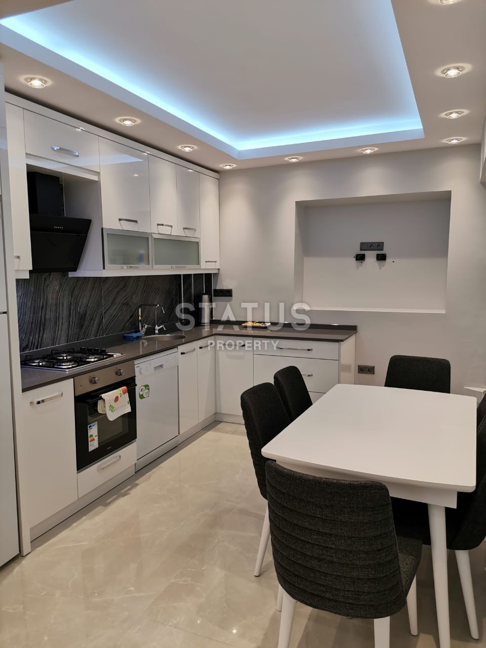 Four-room apartment with new furniture, renovation and a separate kitchen in Damlataş. 150 M2 фото 8