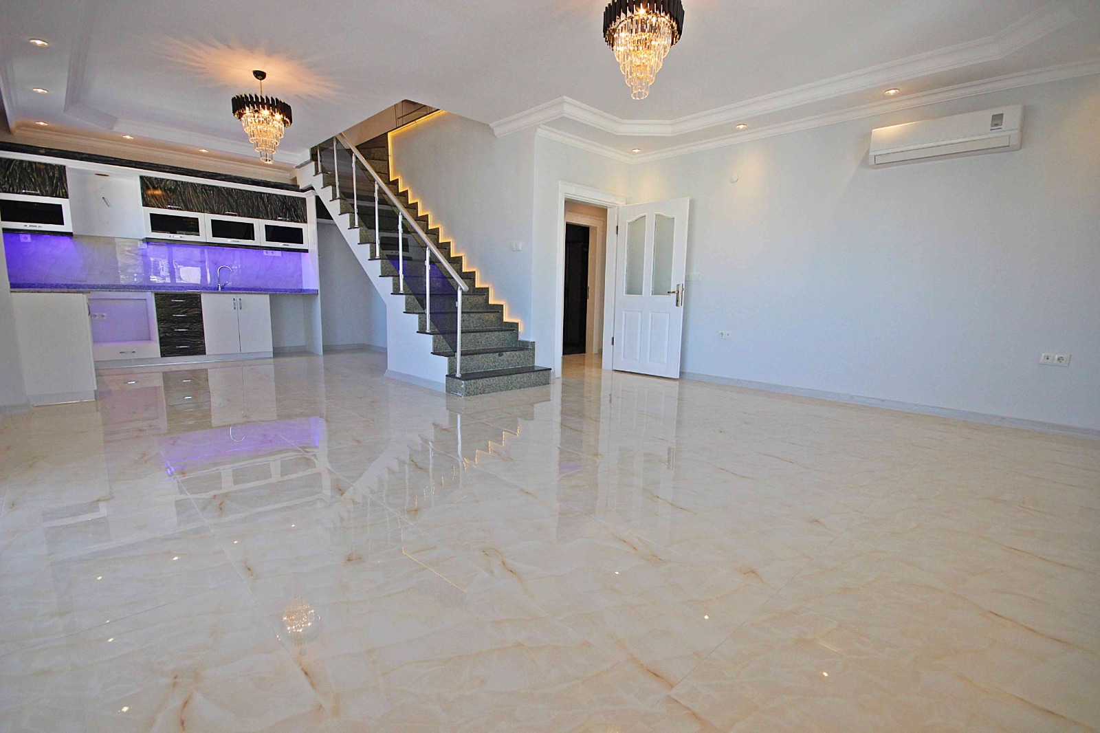 Дуплекс 4+1 с видом на море и горы на первой береговой линии в Махмутларе, 240 м2. фото 8