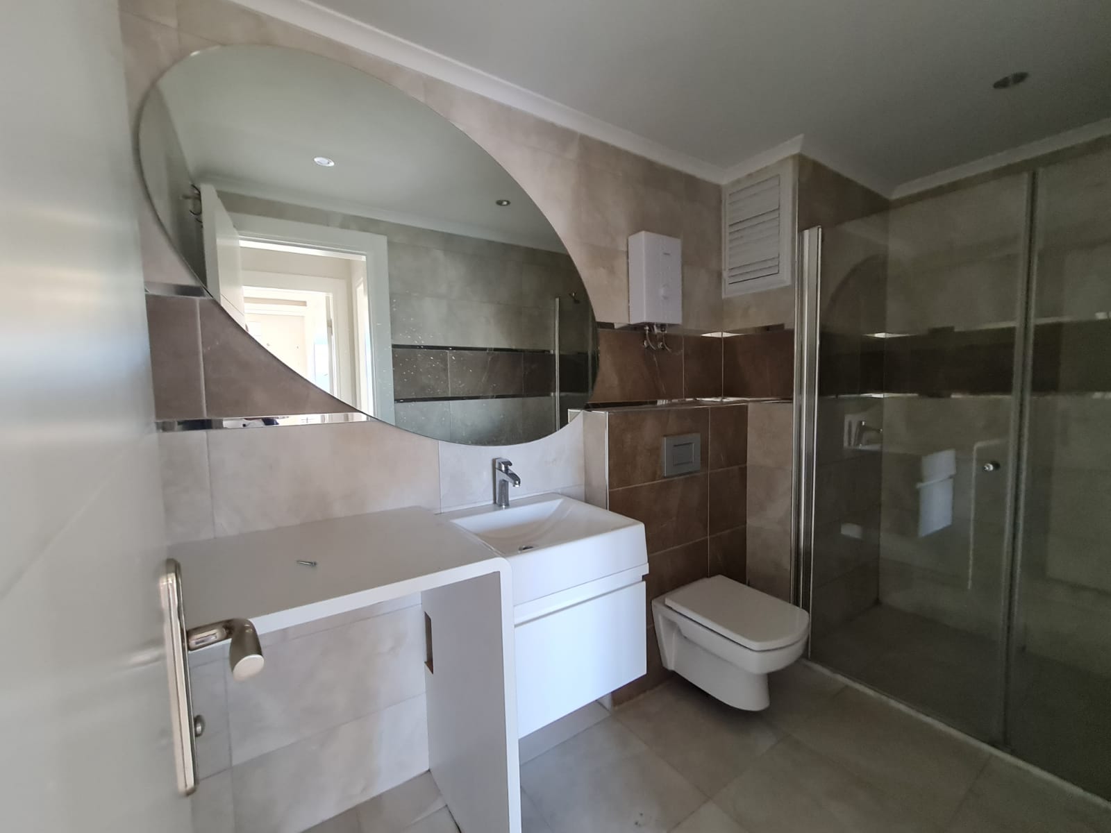 Двухкомнатная квартира в отличном комплексе, 70 м2 фото 18