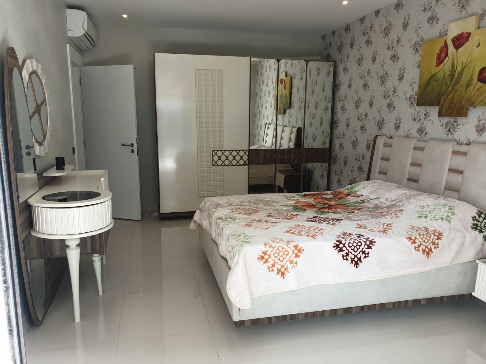 Трёхкомнатный меблированный садовый дуплекс в 350метрах от моря , 165м2 фото 27