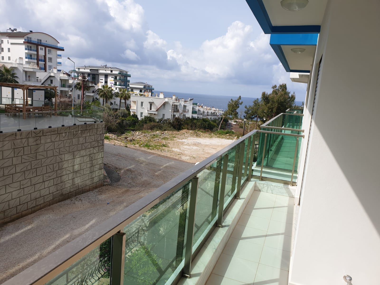 Трёхкомнатный меблированный садовый дуплекс в 350метрах от моря , 165м2 фото 29