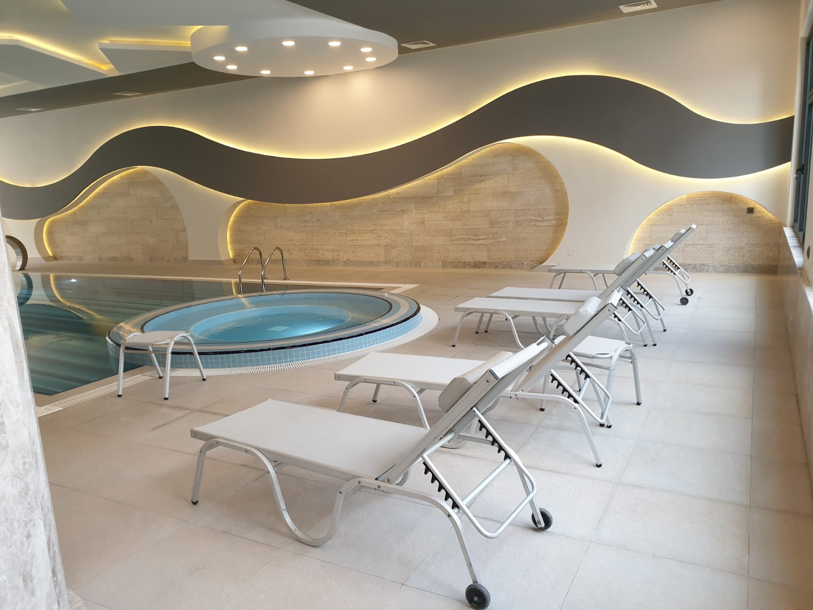 Трёхкомнатный меблированный садовый дуплекс в 350метрах от моря , 165м2 фото 17