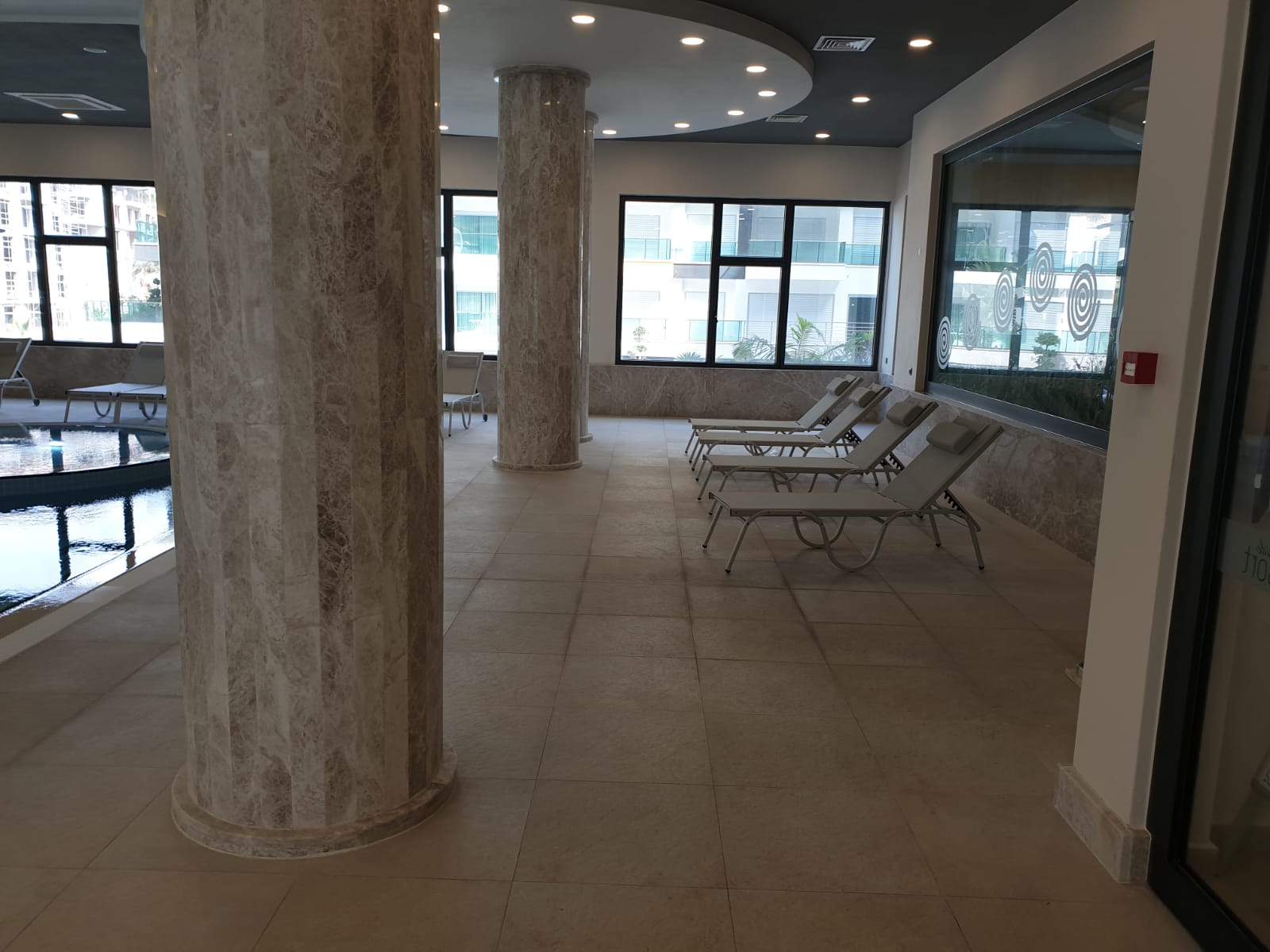 Трёхкомнатный меблированный садовый дуплекс в 350метрах от моря , 165м2 фото 12