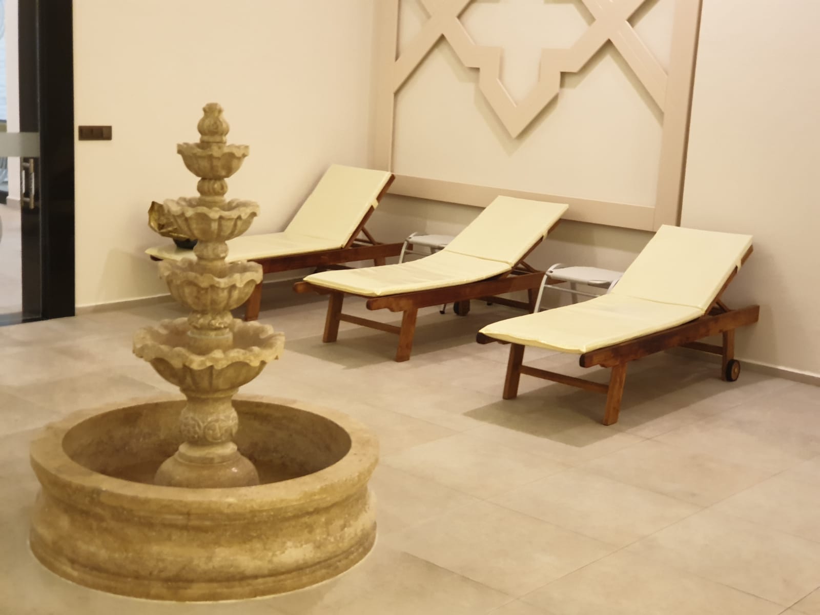 Трёхкомнатный меблированный садовый дуплекс в 350метрах от моря , 165м2 фото 18