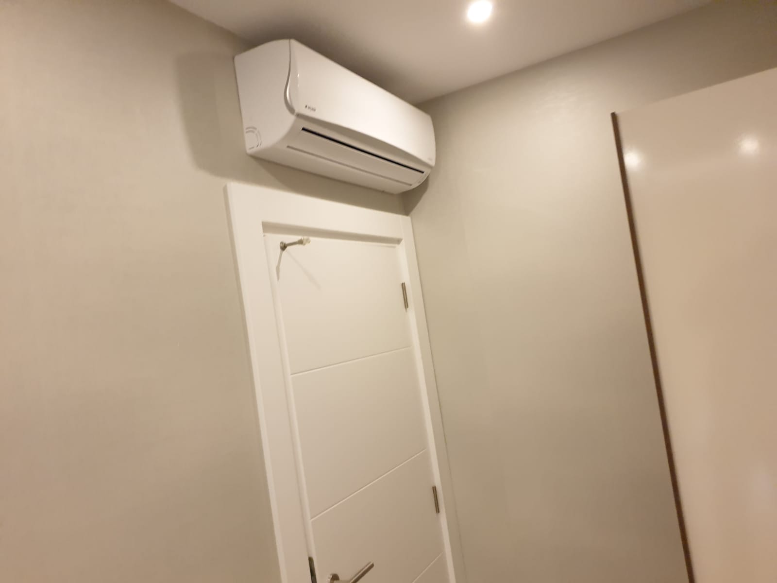 Трёхкомнатный меблированный садовый дуплекс в 350метрах от моря , 165м2 фото 30