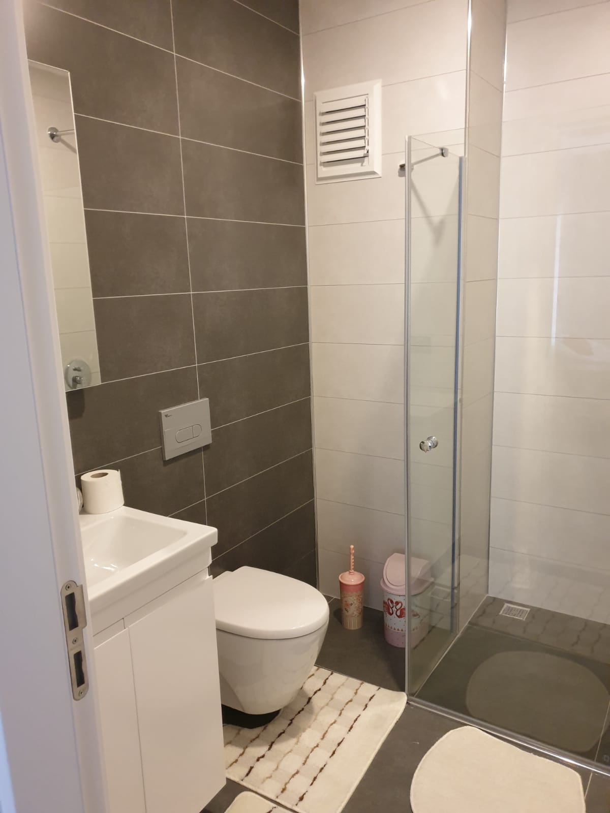 Трёхкомнатный меблированный садовый дуплекс в 350метрах от моря , 165м2 фото 31