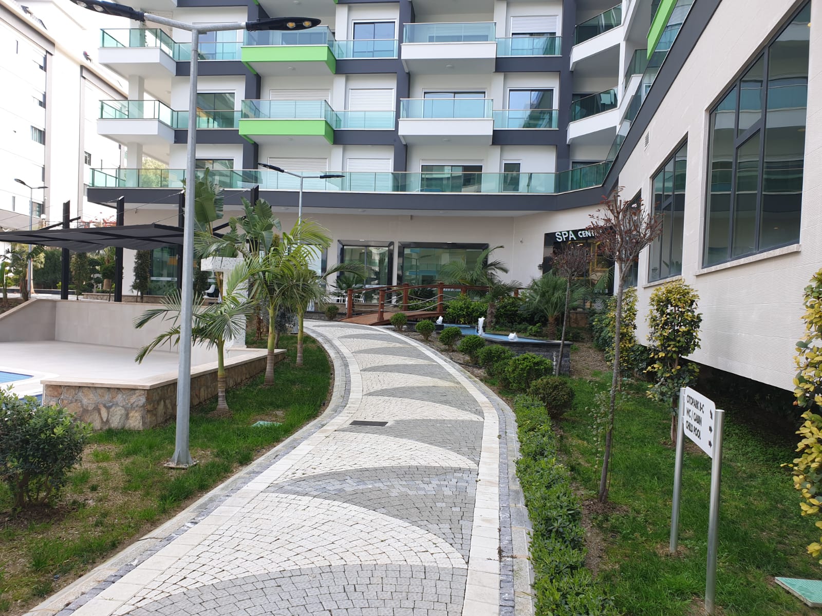 Трёхкомнатный меблированный садовый дуплекс в 350метрах от моря , 165м2 фото 61