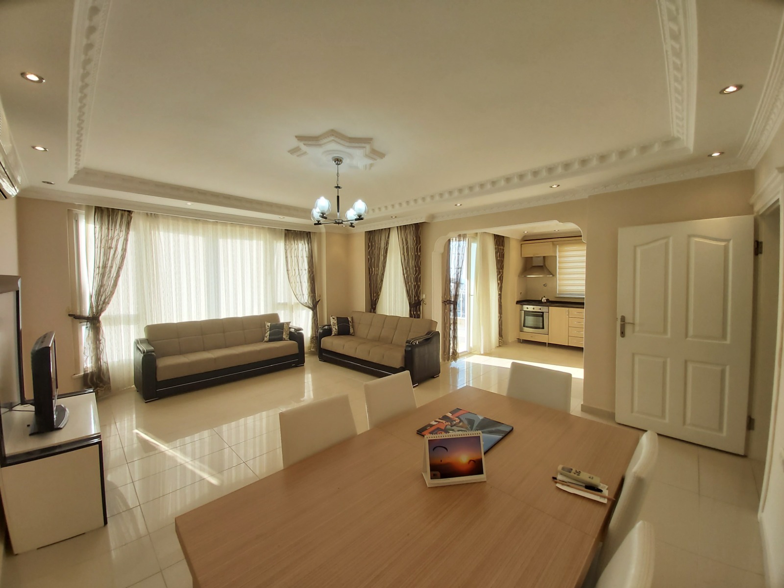 Большая по площади трехкомнатная квартира с мебелью на ул. Барбаросса, 130м2 фото 3