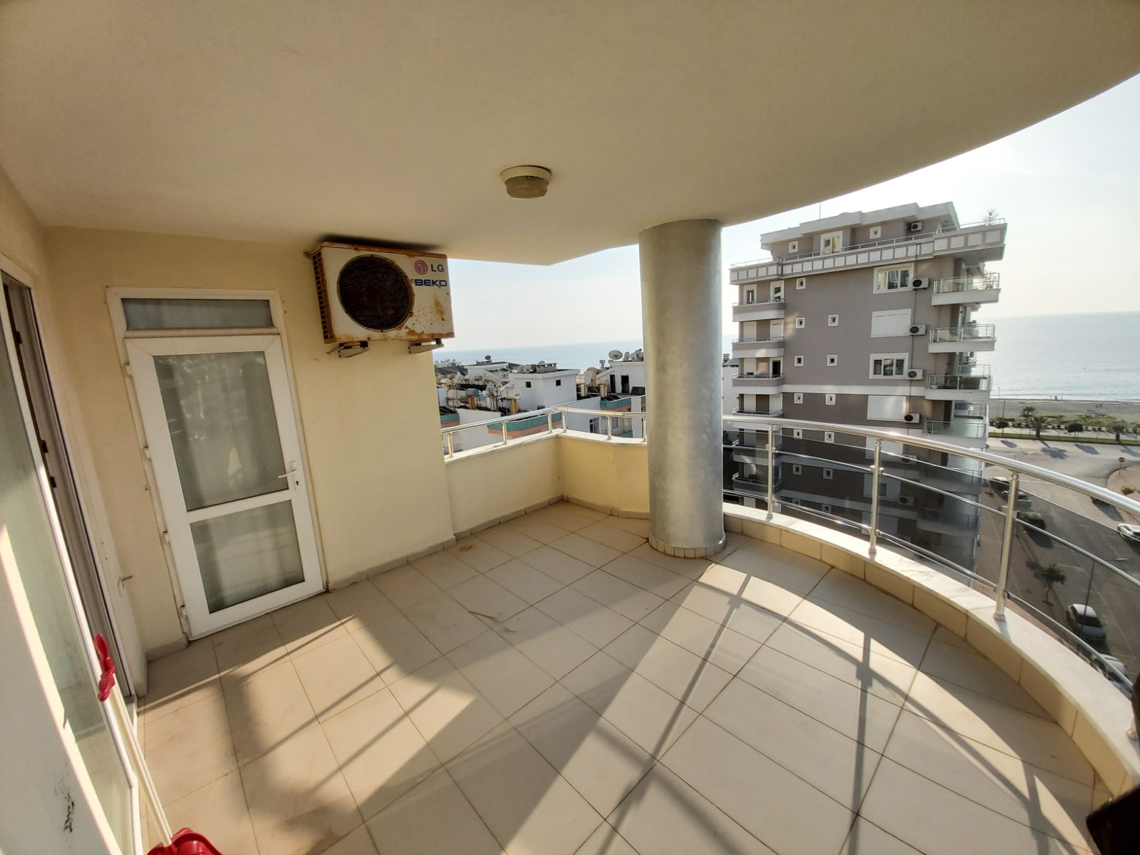 Большая по площади трехкомнатная квартира с мебелью на ул. Барбаросса, 130м2 фото 7