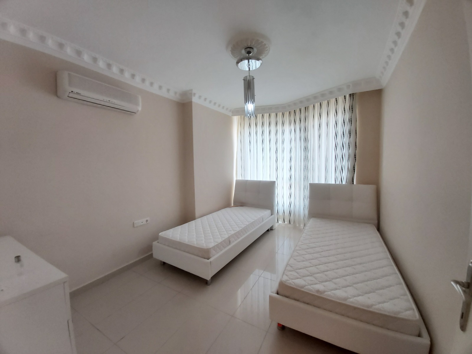 Большая по площади трехкомнатная квартира с мебелью на ул. Барбаросса, 130м2 фото 12