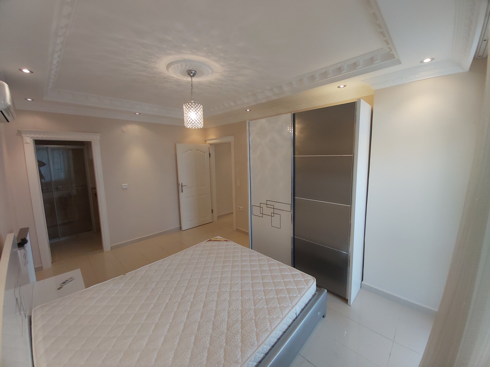 Большая по площади трехкомнатная квартира с мебелью на ул. Барбаросса, 130м2 фото 14