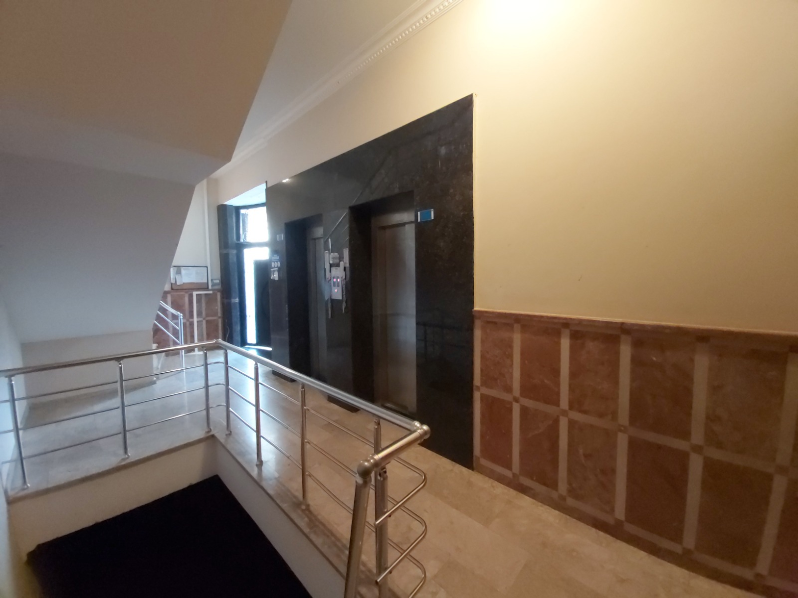 Большая по площади трехкомнатная квартира с мебелью на ул. Барбаросса, 130м2 фото 15