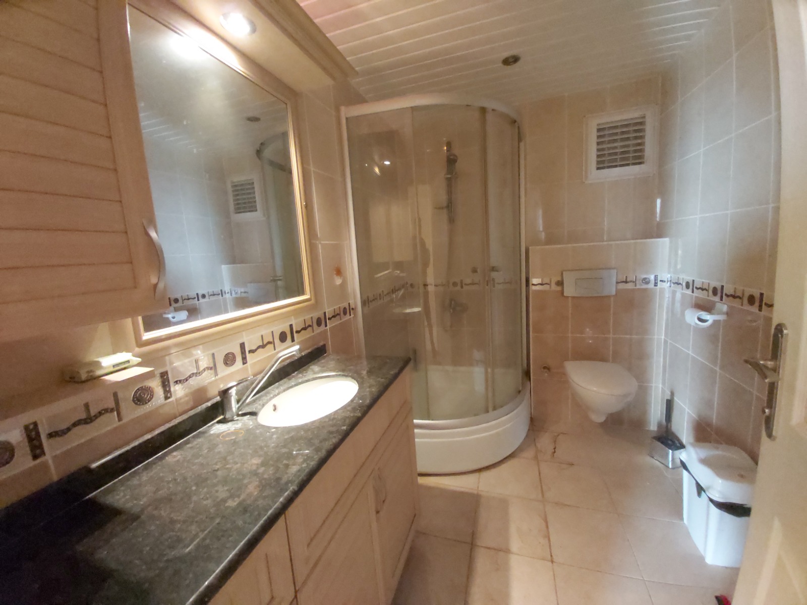 Большая по площади трехкомнатная квартира с мебелью на ул. Барбаросса, 130м2 фото 17