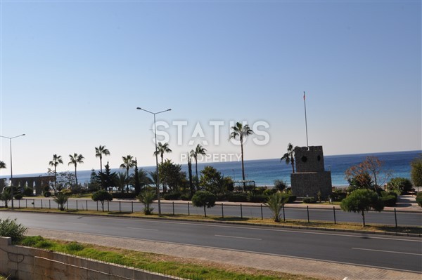 Апартаменты на первой береговой линии в районе Кестель с видом на море. 110 кв.м. фото 11