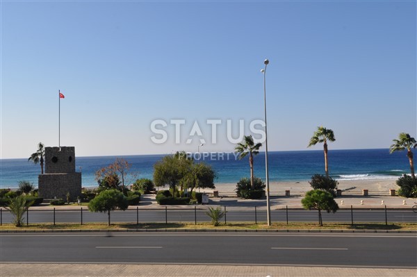 Апартаменты на первой береговой линии в районе Кестель с видом на море. 110 кв.м. фото 12