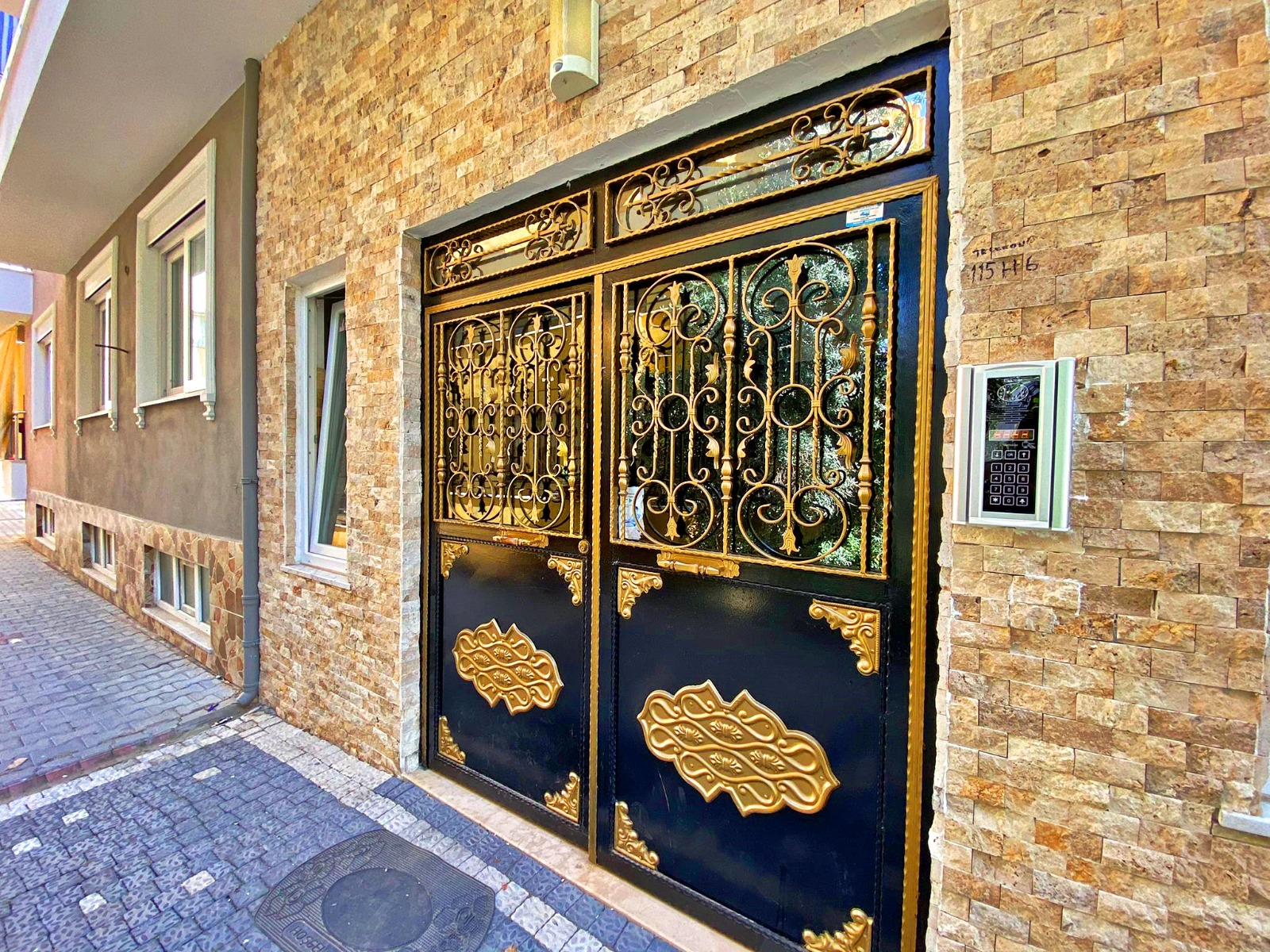 Недорогая квартира 1+1 в центре города, 70 м2 фото 32