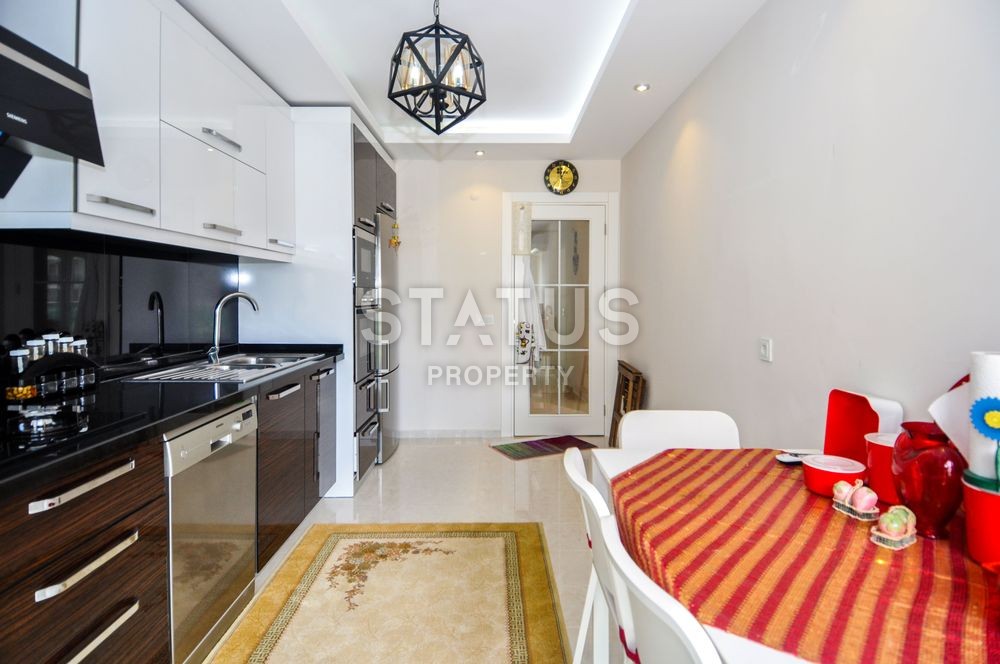 Четырехкомнатная квартира в 100 м от Средиземного моря в районе Кестель, 160 кв.м. фото 13