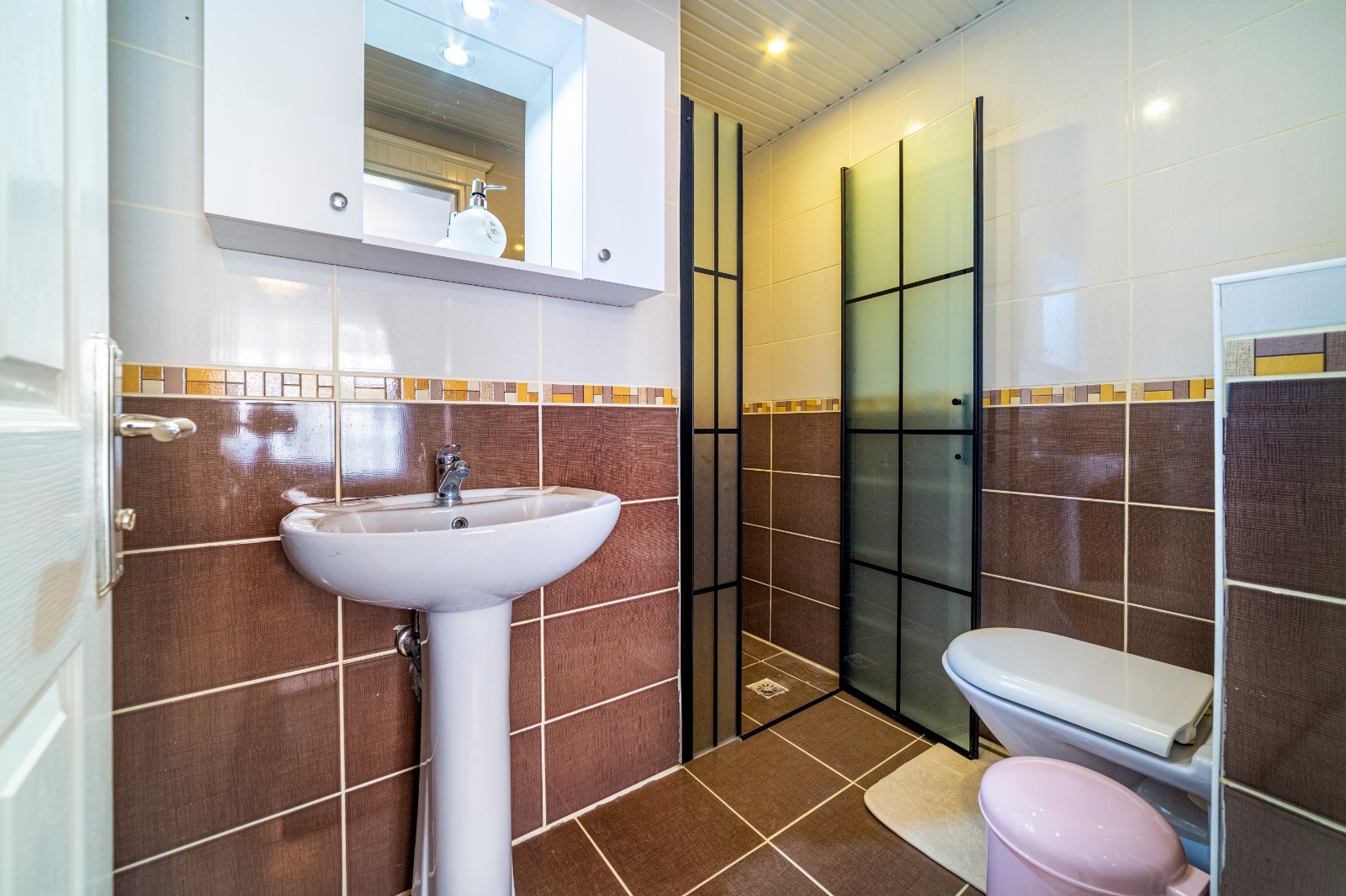 Трехкомнатная квартира с новой мебелью и боковым видом на море на ул.Барбаросса , 115м2 фото 7