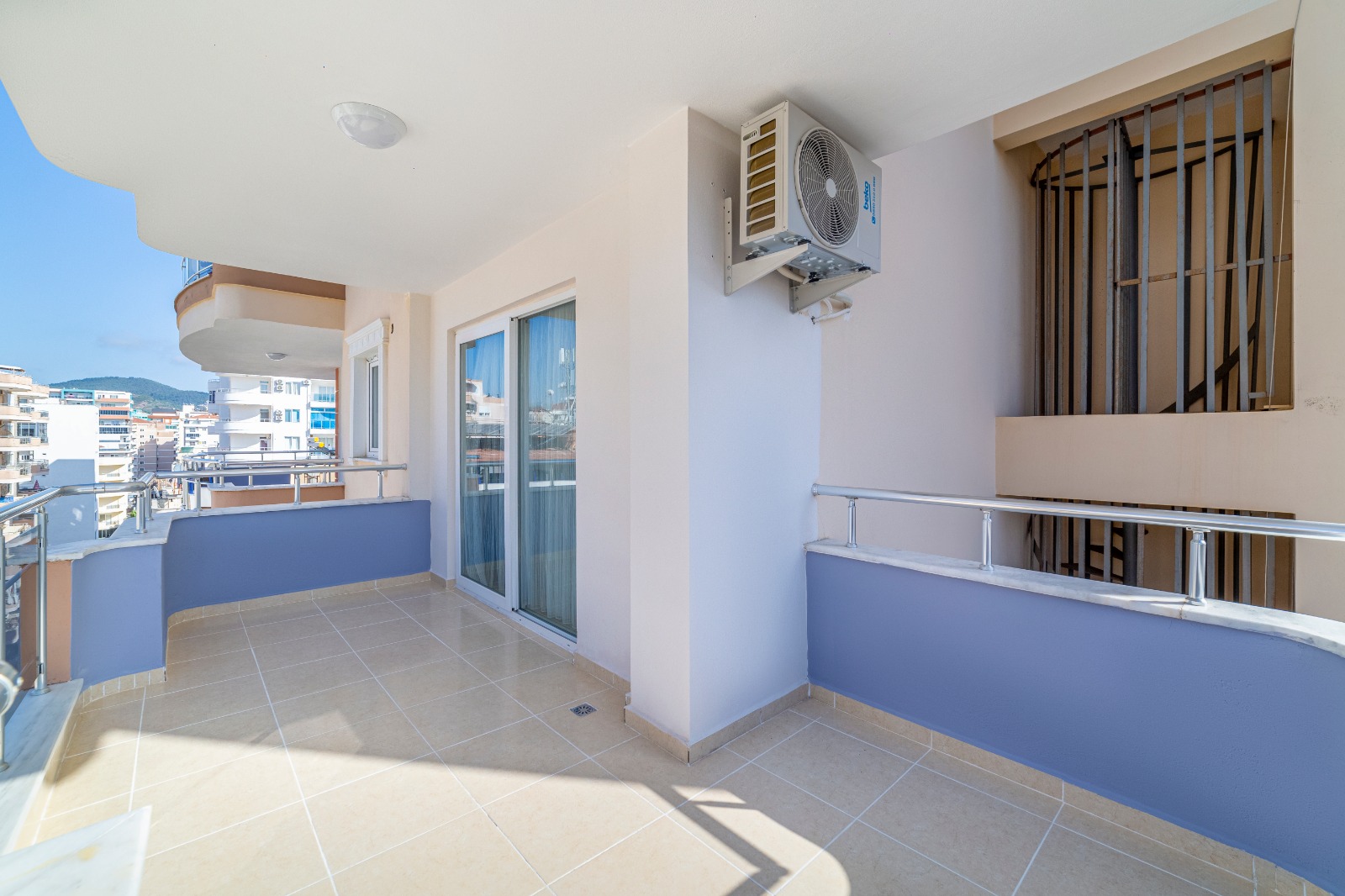 Трехкомнатная квартира с новой мебелью и боковым видом на море на ул.Барбаросса , 115м2 фото 8