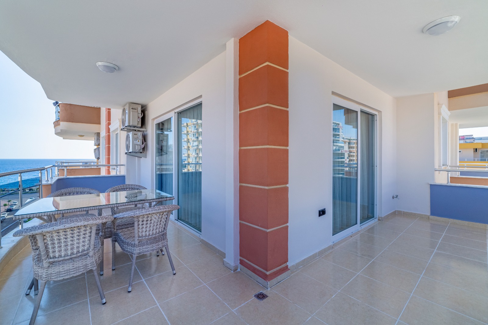 Трехкомнатная квартира с новой мебелью и боковым видом на море на ул.Барбаросса , 115м2 фото 10