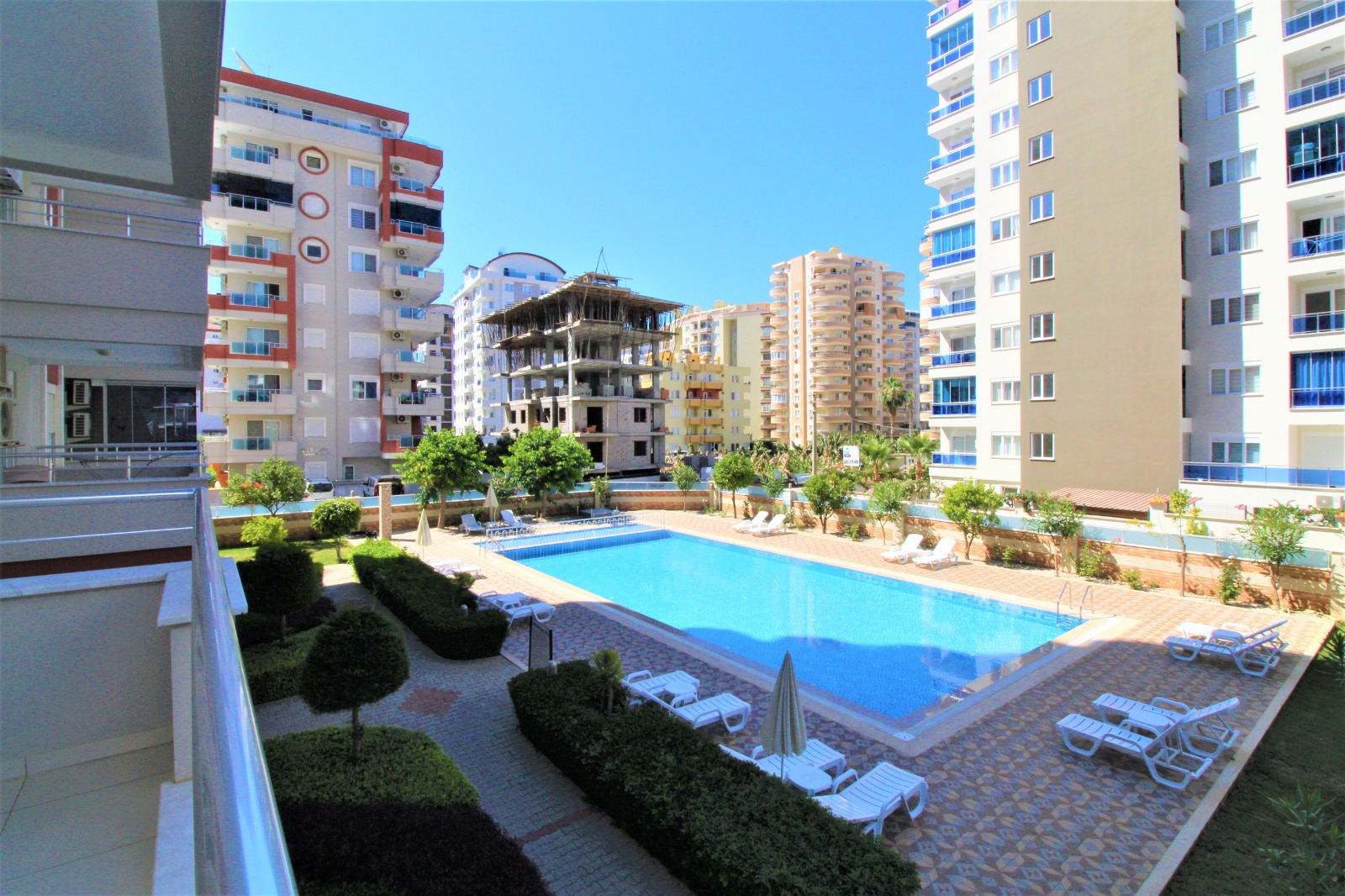 Квартира 1+1 с мебелью в 600 метрах от моря в Махмутларе, 70 м2. фото 3